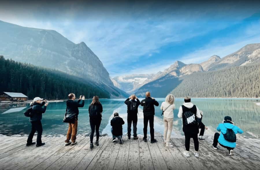 Calgary/Banff: Lake Louise, Moraine & Johnston Canyon Trip - The shuttle, pickups, and day-to-day logistics