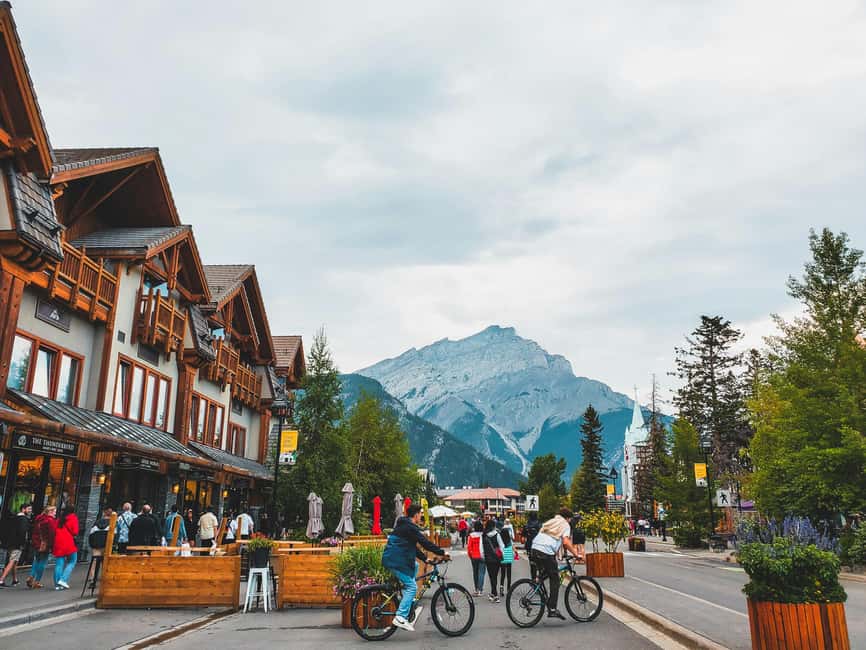 Calgary: Banff Top Lakes Tour with Banff Town Visit - Emerald Lake and Natural Bridge in British Columbia
