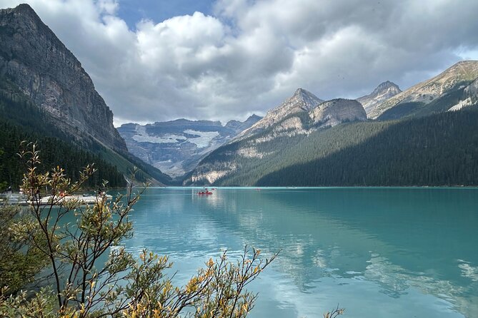 Calgary/Canmore/Banff: Moraine Lake & Lake Louise Return Shuttle - Moraine Lake: 90 minutes beneath the Wenkchemna Peaks