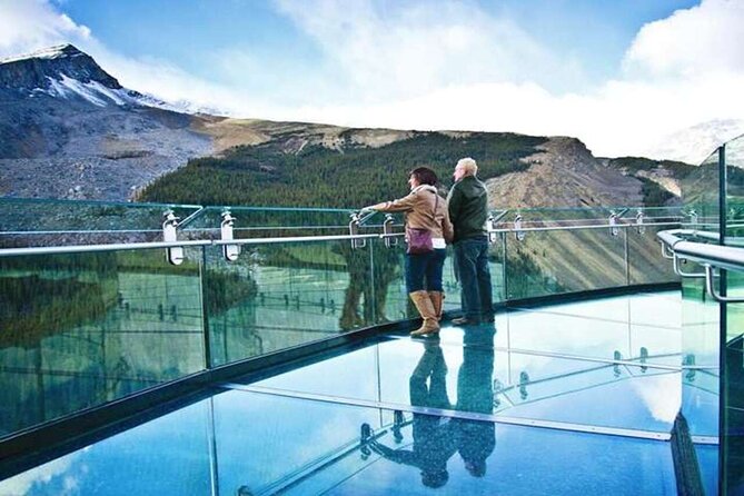 Calgary: Columbia Icefield Adventure, Skywalk and Peyto Lake Tour - Bow Lake brings the mountains close to the road