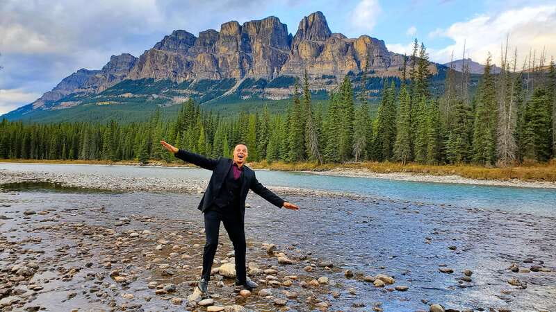 Calgary: Glaciers, Mountains, Lakes, Canmore and Banff Tour - Lake Louise: famous, beautiful, and busy
