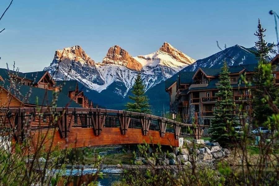 Calgary: Radium Hot Springs & Marble Canyon Day Trip - Banff offers a final hour and a half on foot