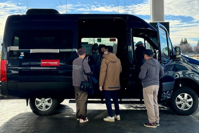 Calgary YYC Airport: Hassle-free Private Transfer to Lake Louise - Service during delays, dark arrivals, and changing plans