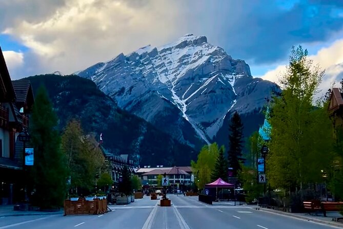 Calgary YYC Airport to Banff Shared Shuttle - The biggest practical issue: finding the right shuttle