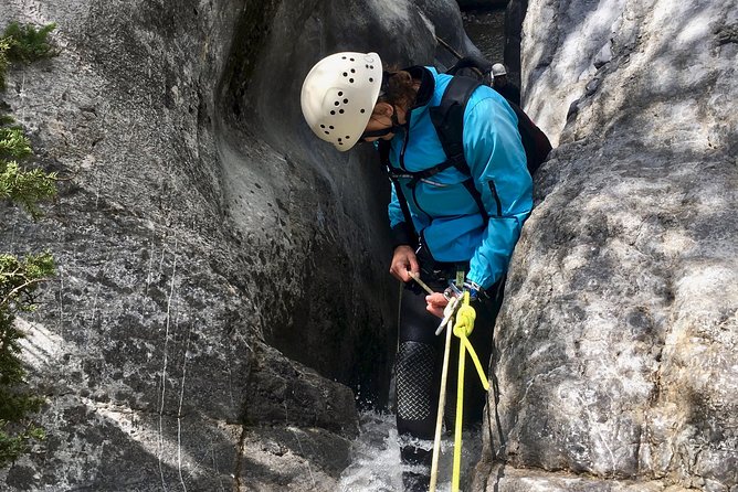 Canyoning half day - Heart Creek Canyon (beginner level) - The safety clinic makes the first rappel feel manageable