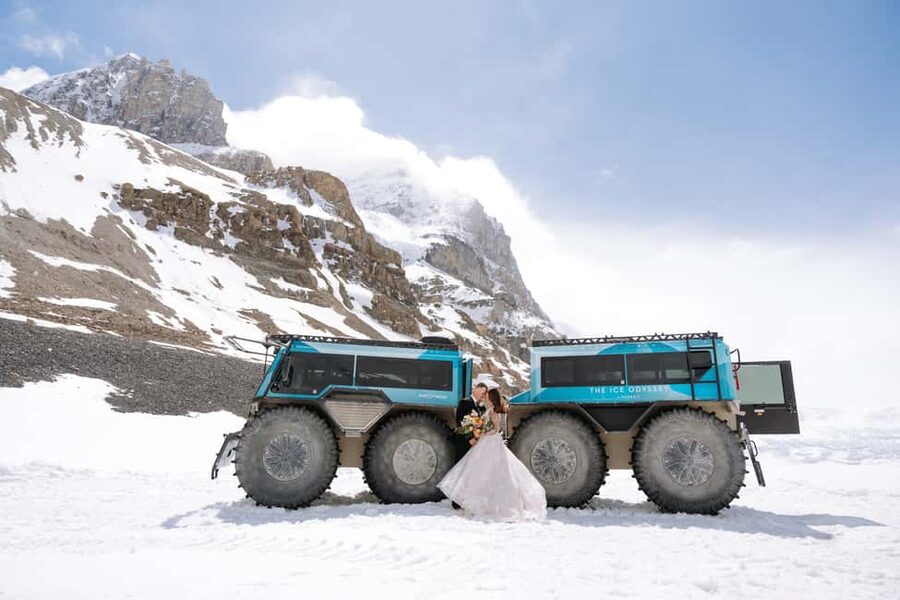 Columbia Icefield: Ice Odyssey Glacier Experience - Riding the all-terrain vehicle to Athabasca Glacier