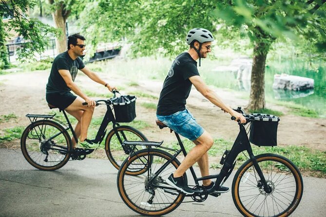 Daily Montreal Bike Rental- Be your own guide in Montreal - Choosing between a regular bike and an e-bike