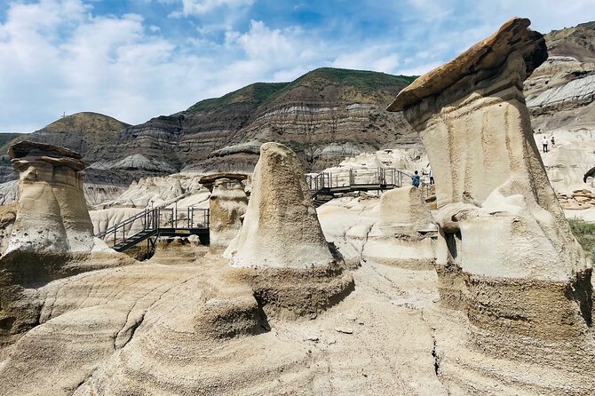 Day of Dinosaurs & Hoodoos from Calgary to Drumheller Badlands - Why Alberta’s Badlands are worth a day from Calgary