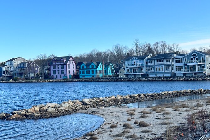 Day Trip to Lunenburg, Mahone Bay and Peggy's Cove from Halifax - The guide makes the private format worthwhile