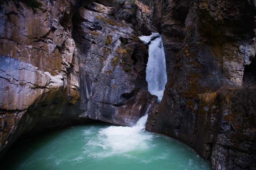 Deep Day Tour to Peyto, Moraine, Louise Lakes, J. Canyon... - Crowfoot Glacier and Bow Lake on the Icefields Parkway