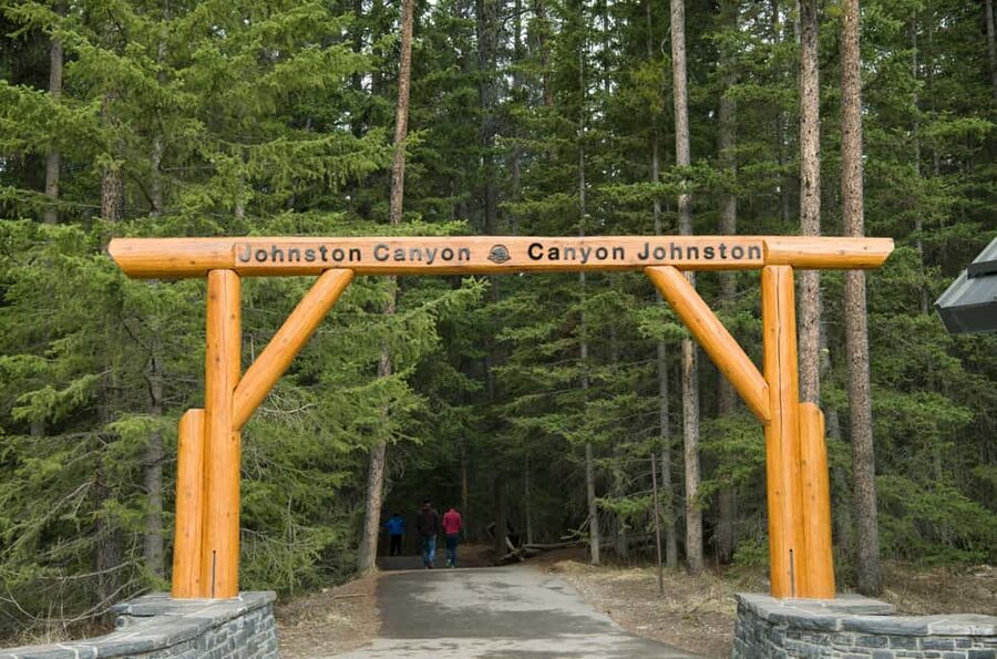 Deep Day Tour to Peyto, Moraine, Louise Lakes, J. Canyon... - Guides add value beyond the transport