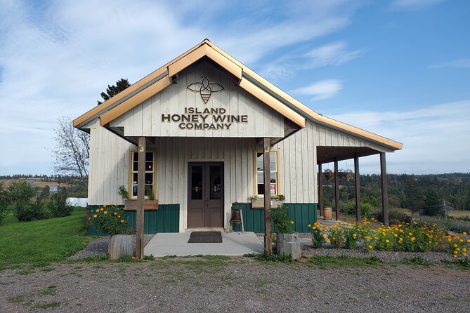 Deluxe North Shore and City Tour - What this five-hour PEI tour is really designed to do