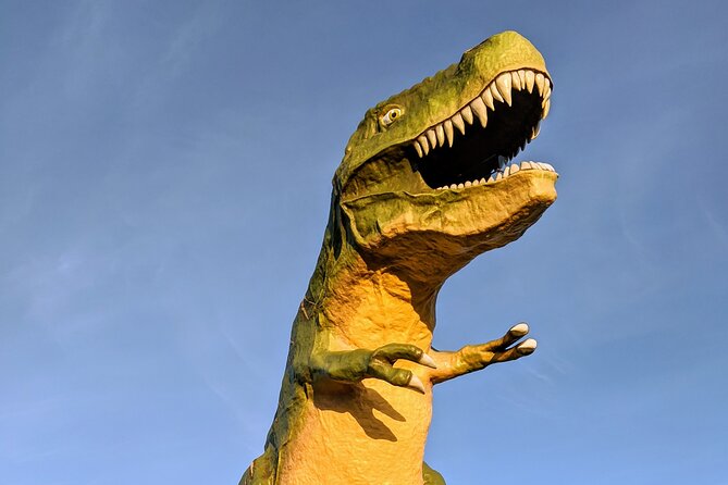 Dinosaurs, Canyons & Ghost Towns: Ultimate Drumheller Day Tour - A small group changes the feel of the day