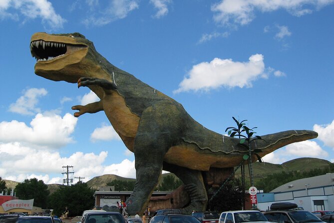 Dinosaurs, Canyons & Ghost Towns: Ultimate Drumheller Day Tour - Horseshoe Canyon and the 3.9-kilometre loop