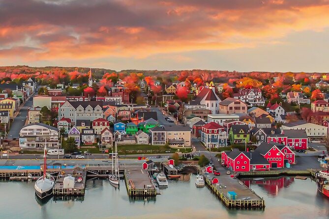 Discover Lunenburg and Mahone Bay Guided Tour - Lunenburg: two hours around a famous harbor