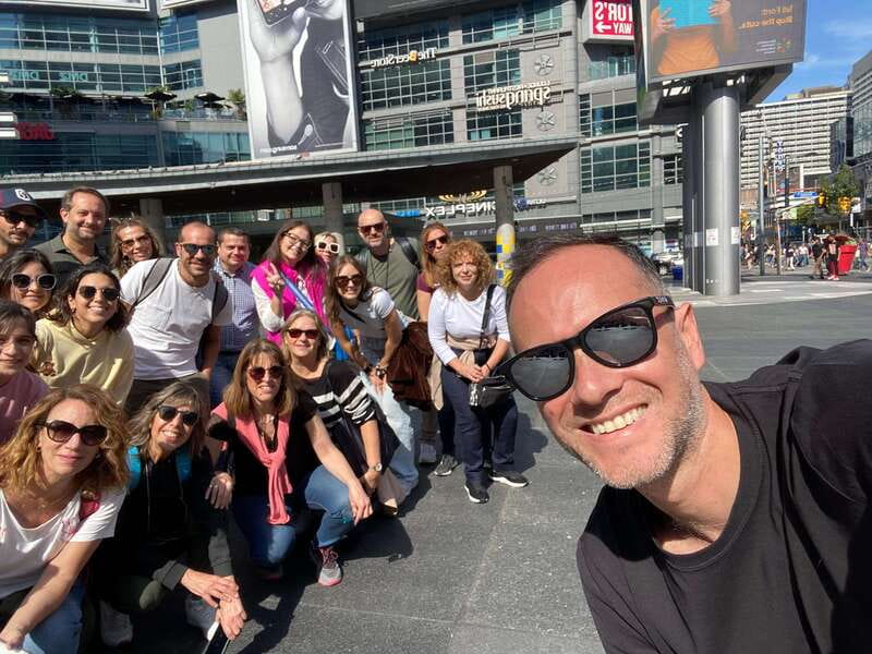 Downtown Toronto: Walking tour experience. English/Spanish - Toronto in one private walk