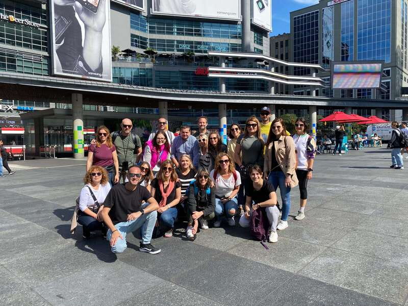 Downtown Toronto: Walking tour experience. English/Spanish - The Distillery District and Toronto’s older face