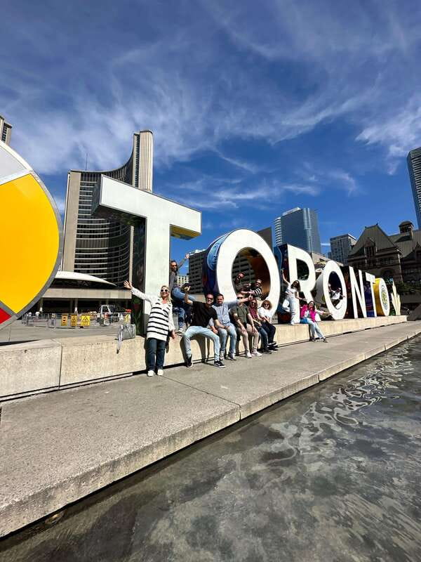Downtown Toronto: Walking tour experience. English/Spanish - Graffiti Alley and Toronto’s creative voice