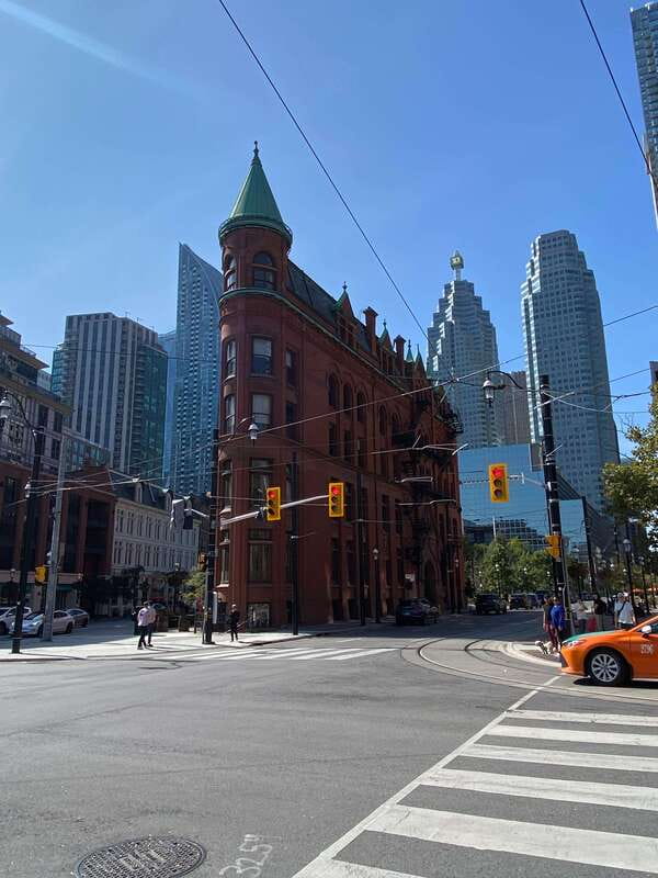 Downtown Toronto: Walking tour experience. English/Spanish - St. Lawrence Market, Toronto’s food stop