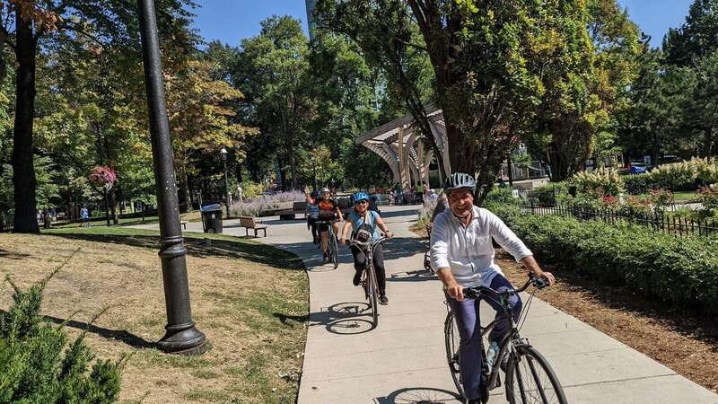 E-bike through Toronto's Dynamic Neighbourhoods - Trinity Bellwoods, a pause in the city