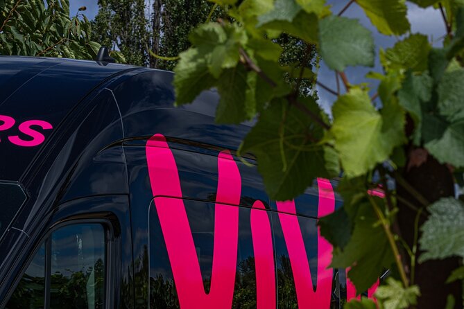 East Kelowna Full Day Guided Wine Tour With 5 Wineries - Why East Kelowna works well for a guided wine day