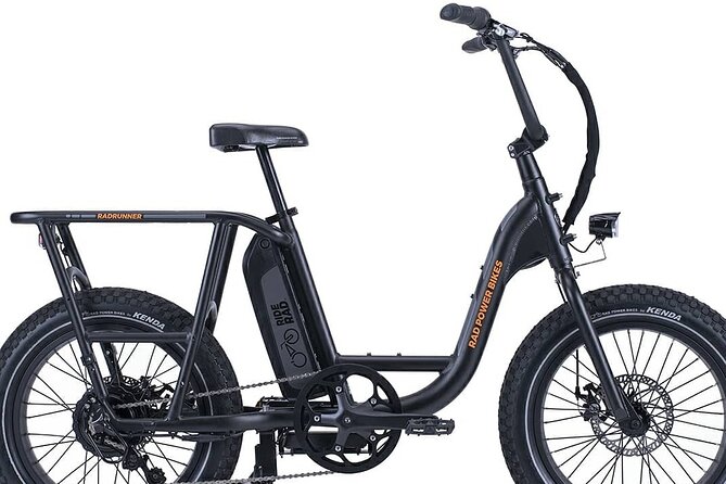 eBike Rental Ride Electric in Niagara-on-the-Lake and Explore - Rolling into historic Old Town