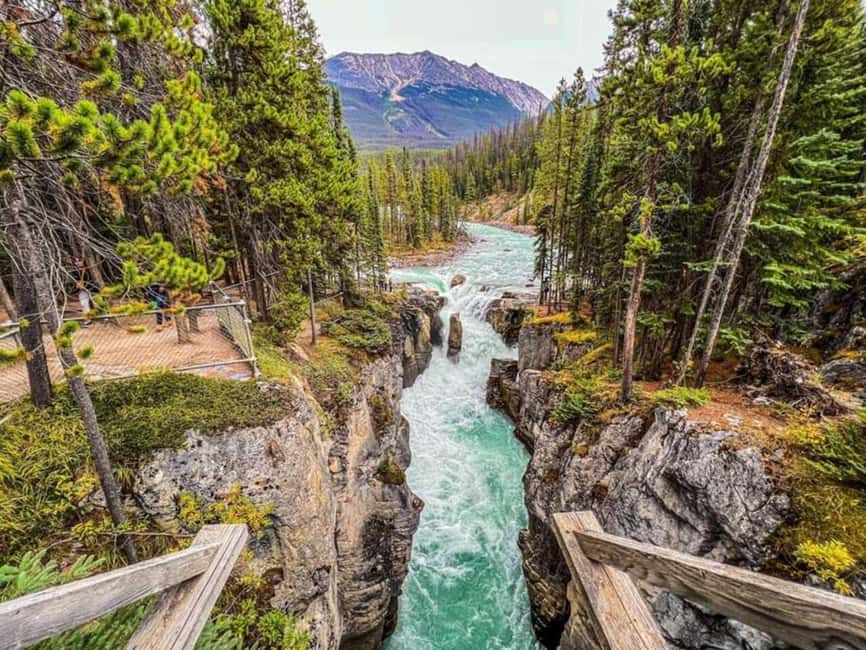 Emerald Lake, Lake Louise, Johnston Lake & Banff Gondola - Lake Louise and Moraine Lake set the tone