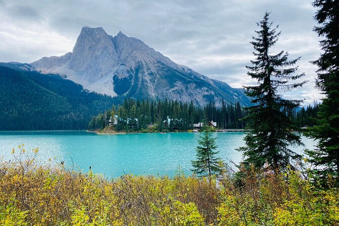 Emerald Lake Lake Louise Moraine Lake Half Day Tour - Summer: Moraine Lake gets the headline stop