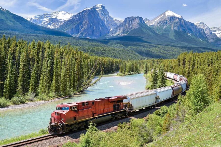 Emerald Lake, Louise, Takakkaw Falls, Johnston Canyon & More - Morant’s Curve and the quick-photo stops