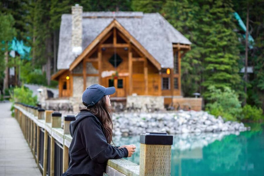 Emerald Lake, Louise, Takakkaw Falls, Johnston Canyon & More - Lake Louise: the famous first look