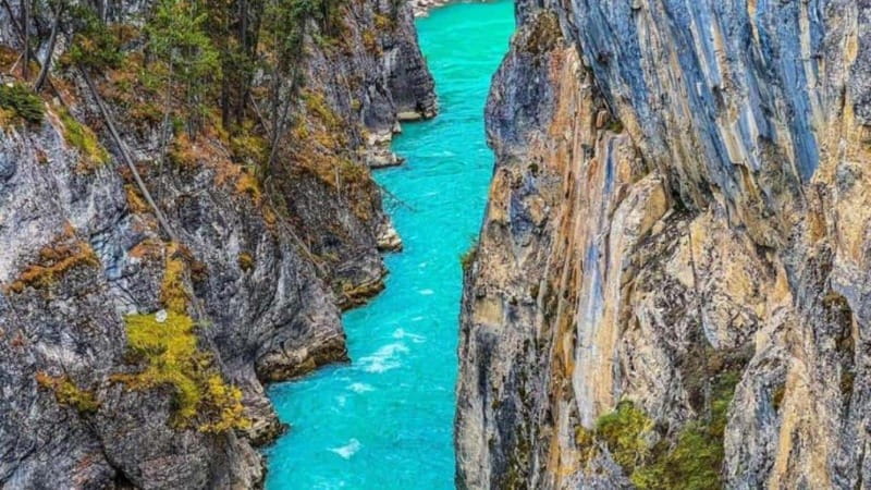 Emerald Lake, Moraine, Louise, Johnston Canyon & Banff Town - Why this 11-hour route works for a first Banff day