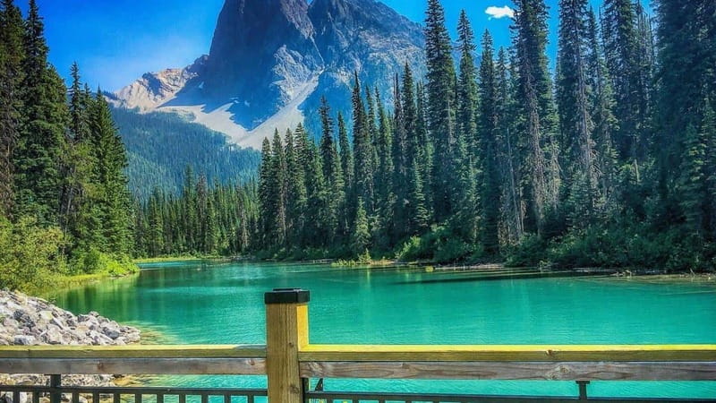 Emerald Lake, Moraine, Louise, Johnston Canyon & Banff Town - Moraine Lake brings the strongest mountain setting