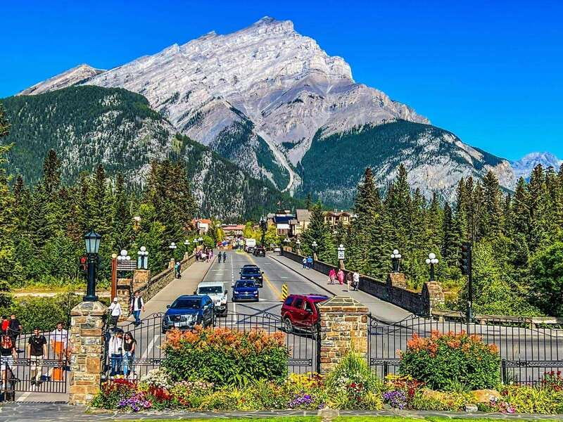 Emerald Lake, Moraine, Louise, Johnston Canyon & Banff Town - Lake Louise Village provides a useful food break