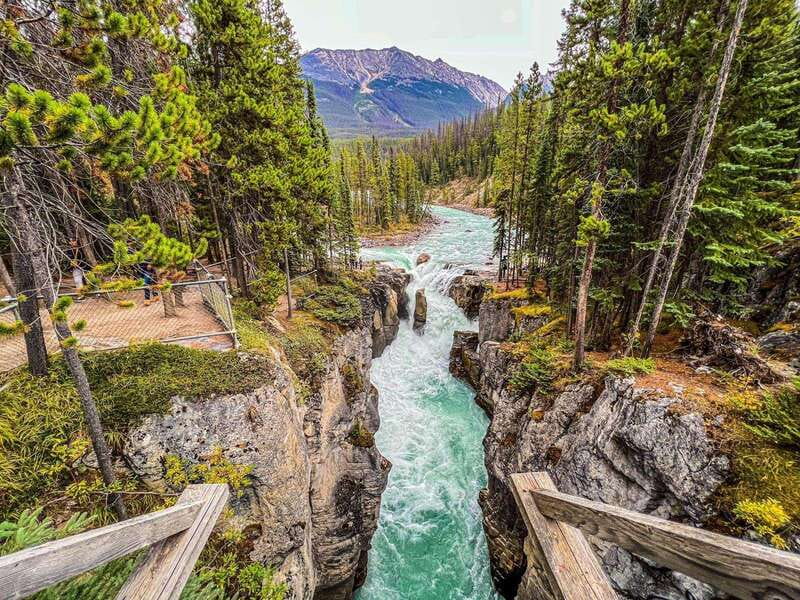 Emerald Lake, Moraine, Louise, Johnston Canyon & Banff Town - Emerald Lake crosses into Yoho National Park