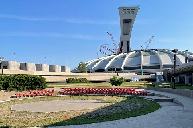 Exclusive Tour of the Montreal Olympic Games by MTL76 - A small group and a guide who loves the subject