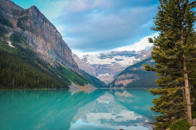 Experience Golden Hour at Moraine and Lake Louise - Moraine Lake and the Valley of the Ten Peaks