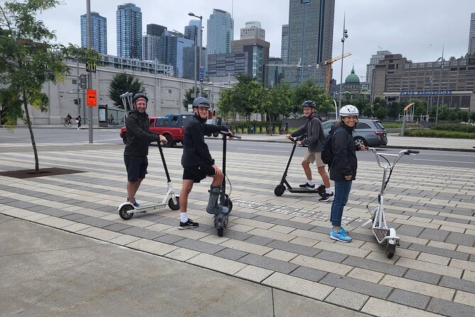 Experience Old Montreal on e-scooters with a local comedian - Key points to know before you book