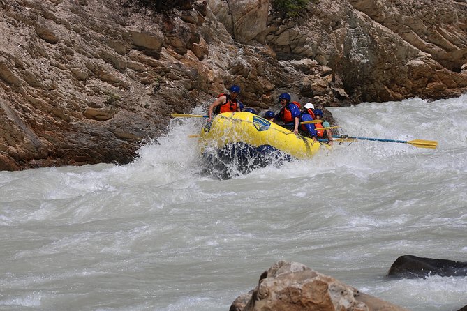 Extreme Whitewater Rafting on Kicking Horse River - The guides make a real difference