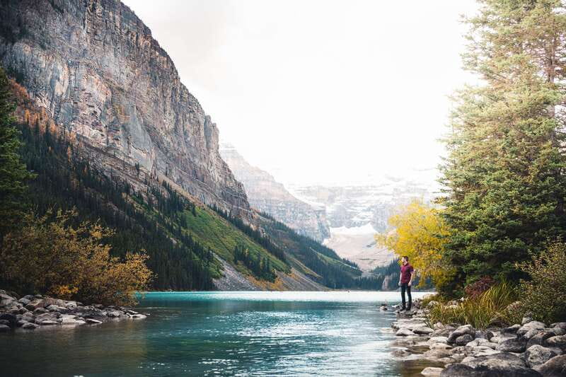 From Banff: Lake Louise and Moraine Lake Sightseeing Tour - Guides who make the ride more than transportation