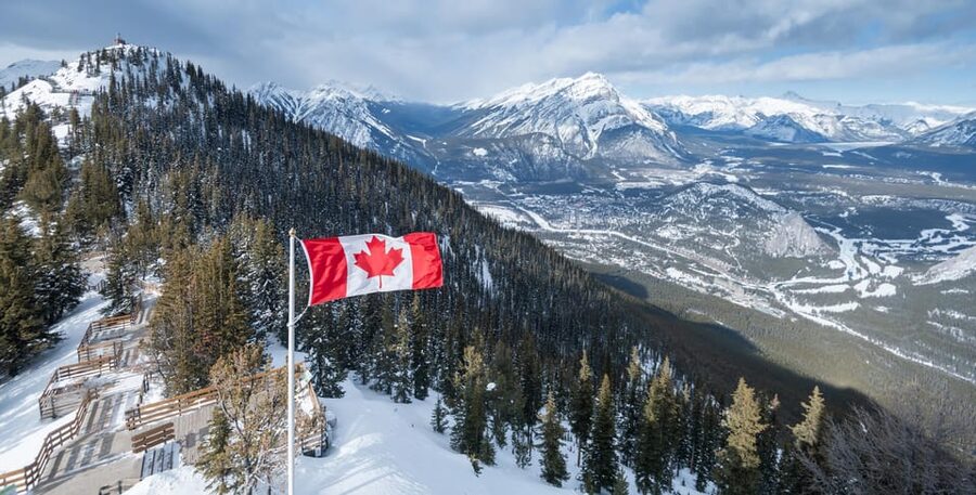 From Banff: Moraine Lake and Lake Louise Half Day Tour - Small details that make the day better