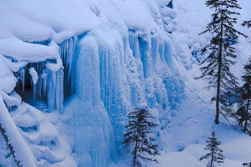 From Banff: Winter Wonderland; Lake Louise & Johnston Canyon - Booking details worth knowing