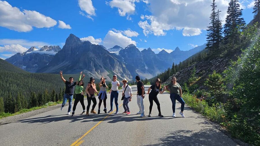 From Calgary/Canmore: Banff National Park Premium Day Trip - Lake Louise in winter and summer