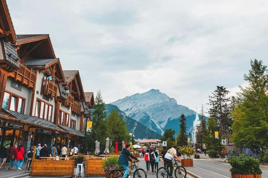 From Calgary: Explore 4 Stunning Lakes in Banff & Yoho - Banff is the relaxed final stop