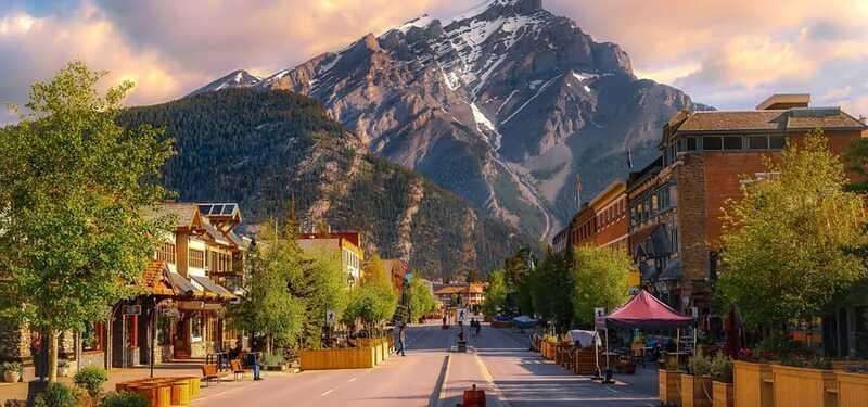 From Calgary: Private Lake Louise and Banff Day Trip - What the private vehicle changes