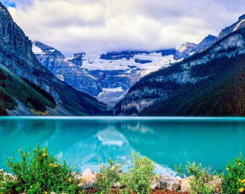 From Canmore/Banff: Moraine Lake Sunrise & Lake Louise Tour - Watching first light at Moraine Lake
