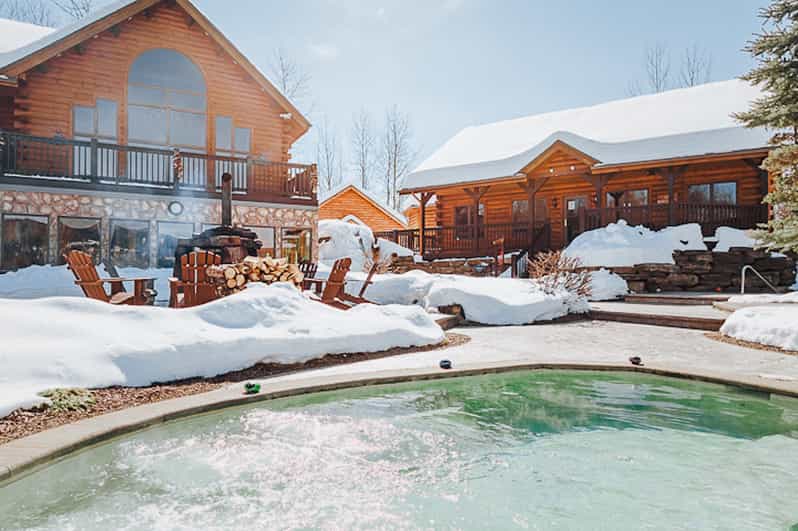 From Montreal: Natur'Eau Spa Day Trip with Admission Ticket - Outdoor baths, fire, and the forest setting