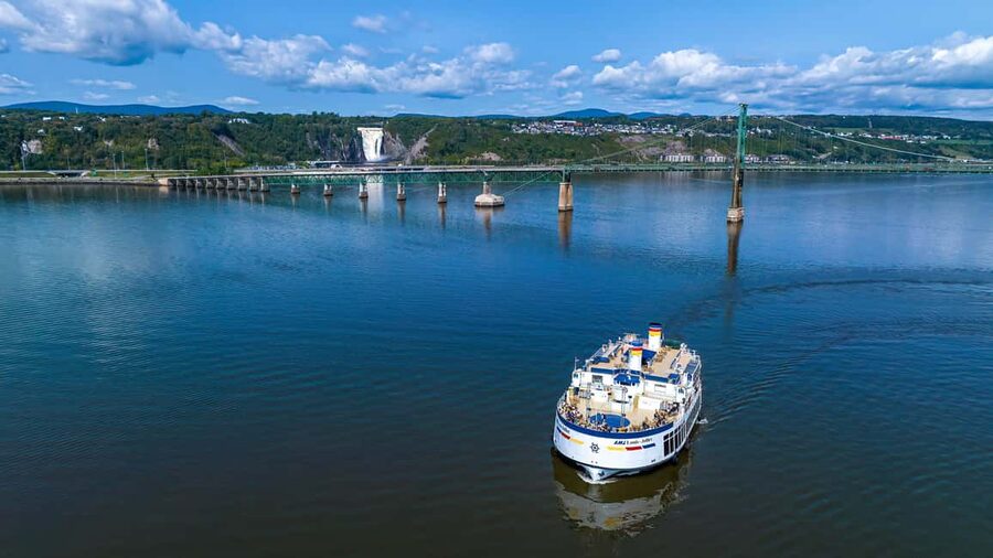 From Montréal: Québec City, River Cruise & Montmorency Falls - Old Québec on foot, from the castle to the lower town