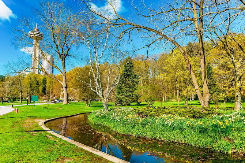 From Toronto: Customizable Guided Day Trip to Niagara Falls - Queens Royal Park and the Niagara Parkway