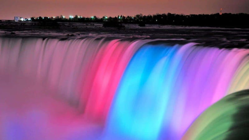 From Toronto: Niagara Falls Tour with Journey & Dinner - Clifton Hill gives you an hour to play