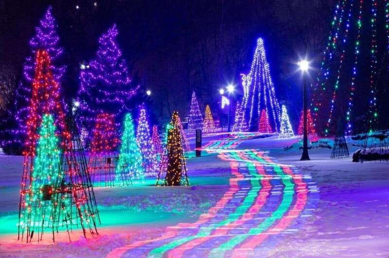 From Toronto: Winter Festival of Lights Niagara Falls Tour - Free time around Table Rock and Clifton Hill